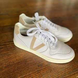 Boutique “V” sneakers
